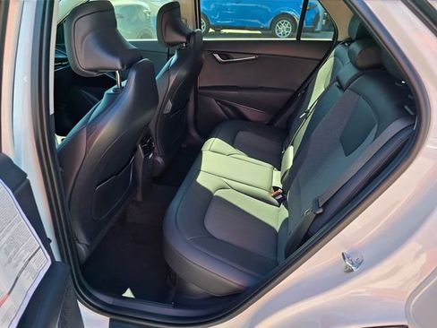 New 2025 Kia Niro EX Touring image 4