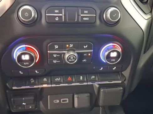 Used 2020 Chevrolet Silverado 1500 LT Trail Boss AWD/4WD image 31