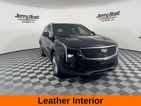 Used 2025 Cadillac XT4 Premium Luxury image 5
