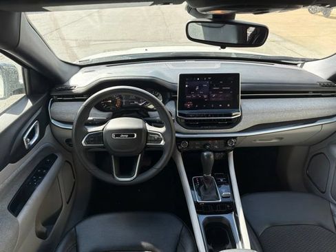 Used 2024 Jeep Compass Latitude AWD/4WD image 18