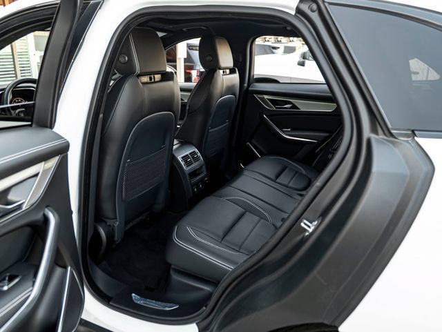 Used 2025 Jaguar F-PACE R-Dynamic S AWD/4WD image 27