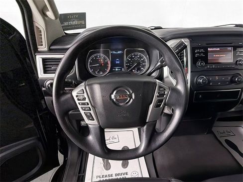 Used 2018 Nissan Titan SV image 11