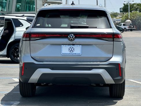New 2026 Volkswagen Tiguan SE FWD image 6