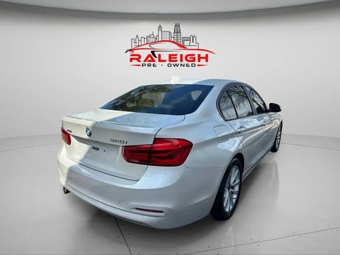 Used 2018 BMW 320i xDrive Sedan w/ Convenience Package image 4