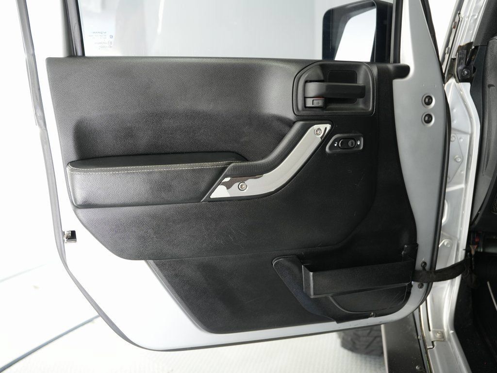 Used 2012 Jeep Wrangler Rubicon AWD/4WD image 37