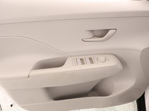 Used 2025 Hyundai Kona SEL image 14