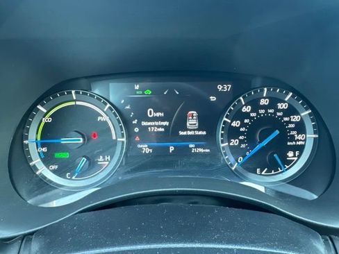 Used 2021 Toyota Highlander XLE AWD/4WD image 16