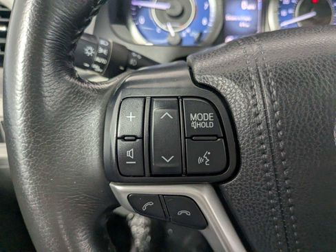 Used 2020 Toyota Sienna XLE w/ XLE Navigation Package FWD image 20