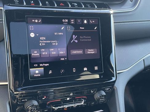 New 2025 Jeep Grand Cherokee Altitude image 3