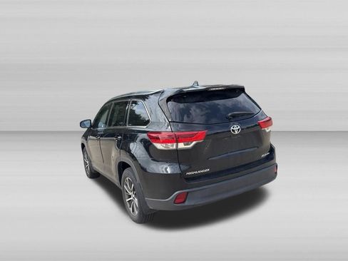 Used 2019 Toyota Highlander XLE AWD/4WD image 6