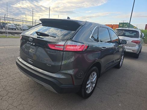 Used 2024 Ford Edge SEL w/ Convenience Package AWD/4WD image 3