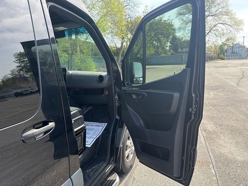 Used 2020 Mercedes-Benz Sprinter 2500 image 17