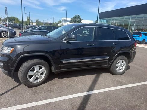 Used 2012 Jeep Grand Cherokee Laredo w/ Laredo E Group AWD/4WD image 2