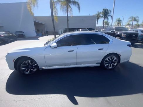 Used 2023 BMW i7 xDrive60 AWD/4WD image 3