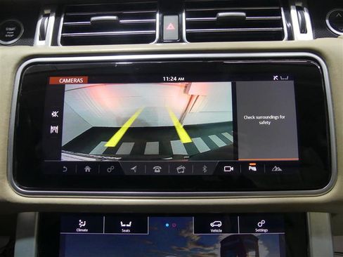 Used 2018 Land Rover Range Rover HSE image 13