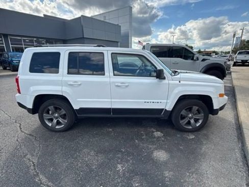 Used 2017 Jeep Patriot Sport w/ Power Value Group FWD image 3