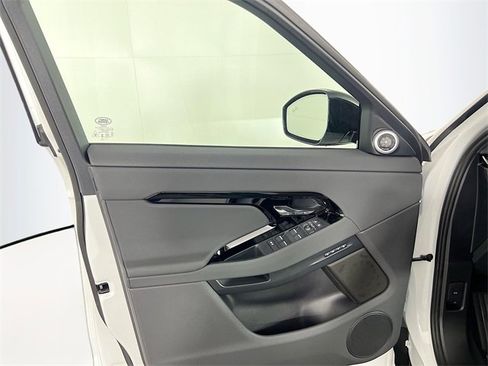 Used 2024 Land Rover Range Rover Evoque S image 19