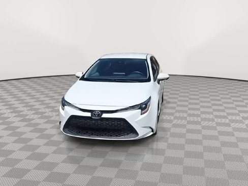 Used 2022 Toyota Corolla LE FWD image 3