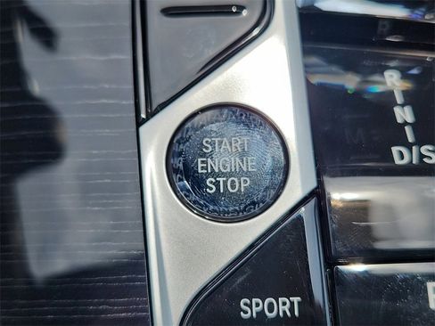 Used 2025 BMW X7 M60i image 33