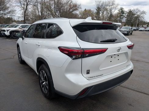 Used 2023 Toyota Highlander XLE image 5