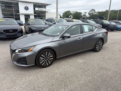 Used 2023 Nissan Altima 2.5 SV FWD image 29