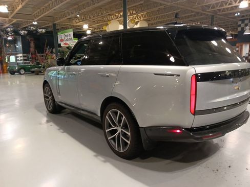 Used 2024 Land Rover Range Rover SE AWD/4WD image 9