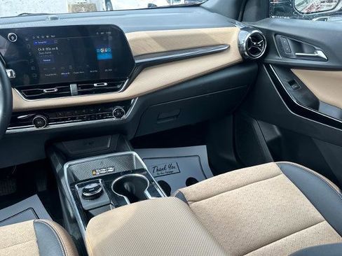 Used 2025 Chevrolet Equinox ACTIV w/ Safety and Technology Package AWD/4WD image 9