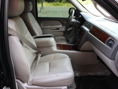 Used 2010 Chevrolet Tahoe LTZ AWD/4WD image 18