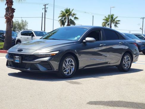 Used 2024 Hyundai Elantra SEL FWD image 2