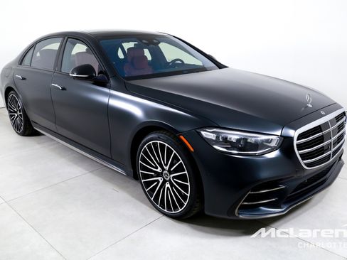 Used 2023 Mercedes-Benz S 580 4MATIC Sedan w/ AMG Line image 3