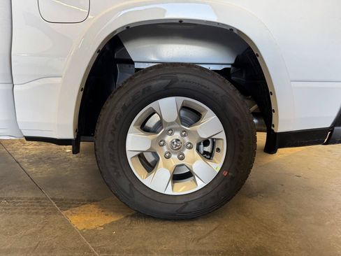 New 2026 RAM 1500 Big Horn AWD/4WD image 32
