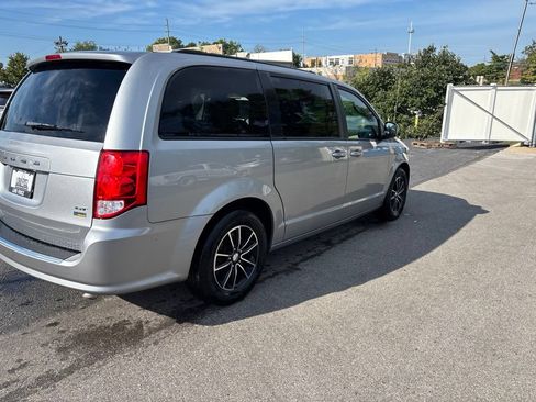 Used 2018 Dodge Grand Caravan GT FWD image 3