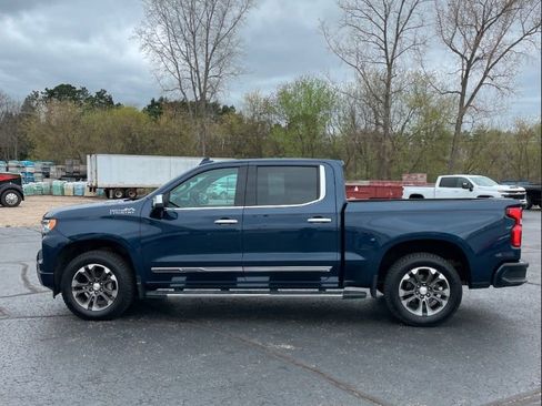 Used 2022 Chevrolet Silverado 1500 High Country AWD/4WD image 2