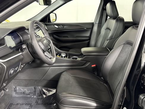 New 2025 Jeep Grand Cherokee Altitude image 12