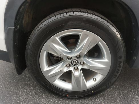 Used 2017 Toyota Highlander Limited AWD/4WD image 28