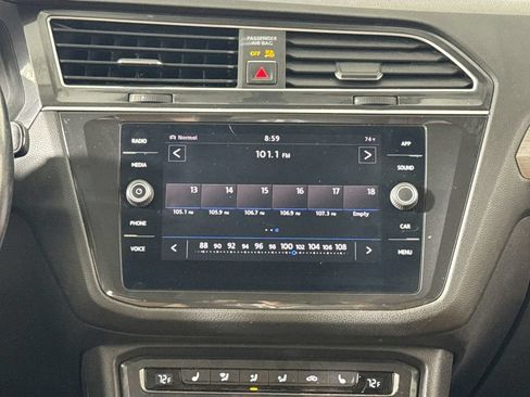 Used 2018 Volkswagen Tiguan SE AWD/4WD image 14