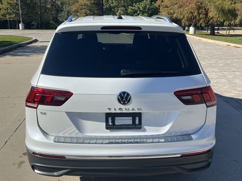 Certified 2023 Volkswagen Tiguan SE image 9