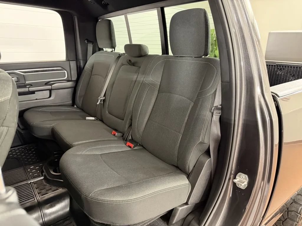 Used 2022 RAM 2500 Big Horn w/ Level C Equiment Group AWD/4WD image 31