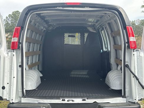 Used 2024 GMC Savana 2500 w/ Driver Convenience Package image 31