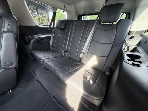Used 2019 Cadillac Escalade ESV Premium Luxury AWD/4WD image 16