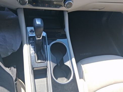 Used 2023 Nissan Altima 2.5 SV FWD image 15