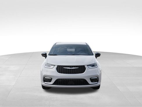 Used 2026 Chrysler Pacifica Select AWD/4WD image 8