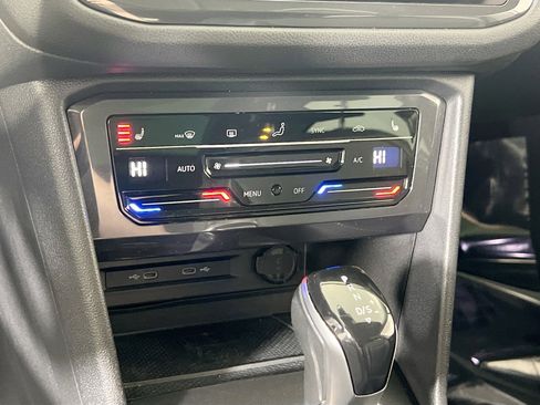 Used 2023 Volkswagen Tiguan SE AWD/4WD image 15