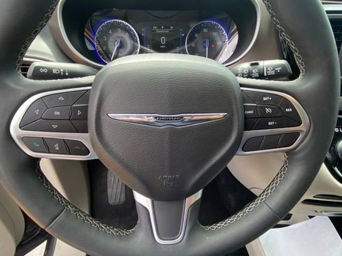 Used 2023 Chrysler Voyager LX FWD image 18