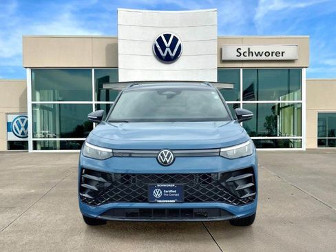 Certified 2025 Volkswagen Tiguan SE R-Line AWD/4WD image 3