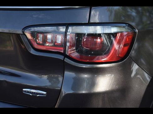 Used 2018 Jeep Compass Latitude FWD image 49