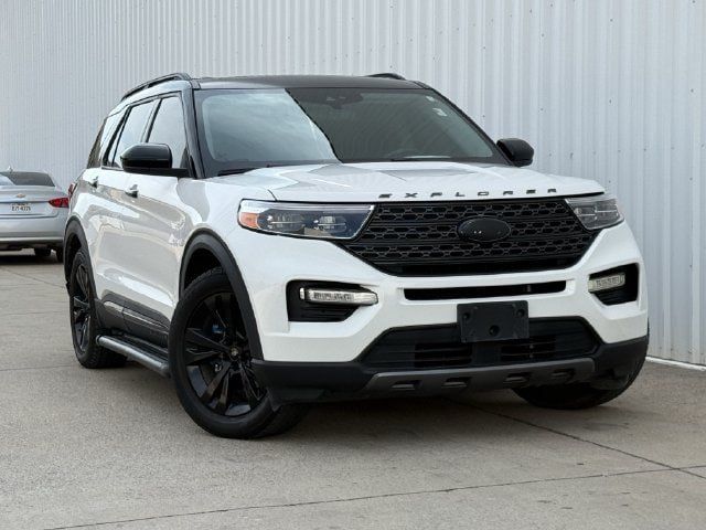 Used 2022 Ford Explorer XLT w/ Equipment Group 202A RWD image 2