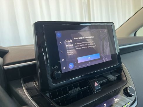 Used 2025 Toyota Corolla LE FWD image 11