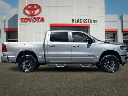 Used 2022 RAM 1500 Laramie AWD/4WD image 2