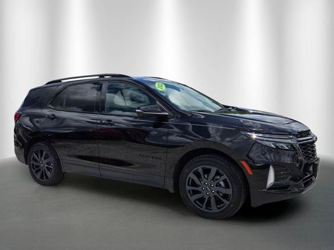 Certified 2022 Chevrolet Equinox RS w/ Infotainment Package AWD/4WD image 2
